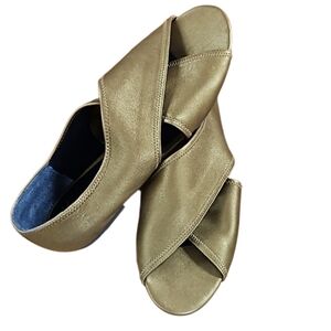 Nina Soft Leather Stretchy Gold Sandal Size 9.5 New